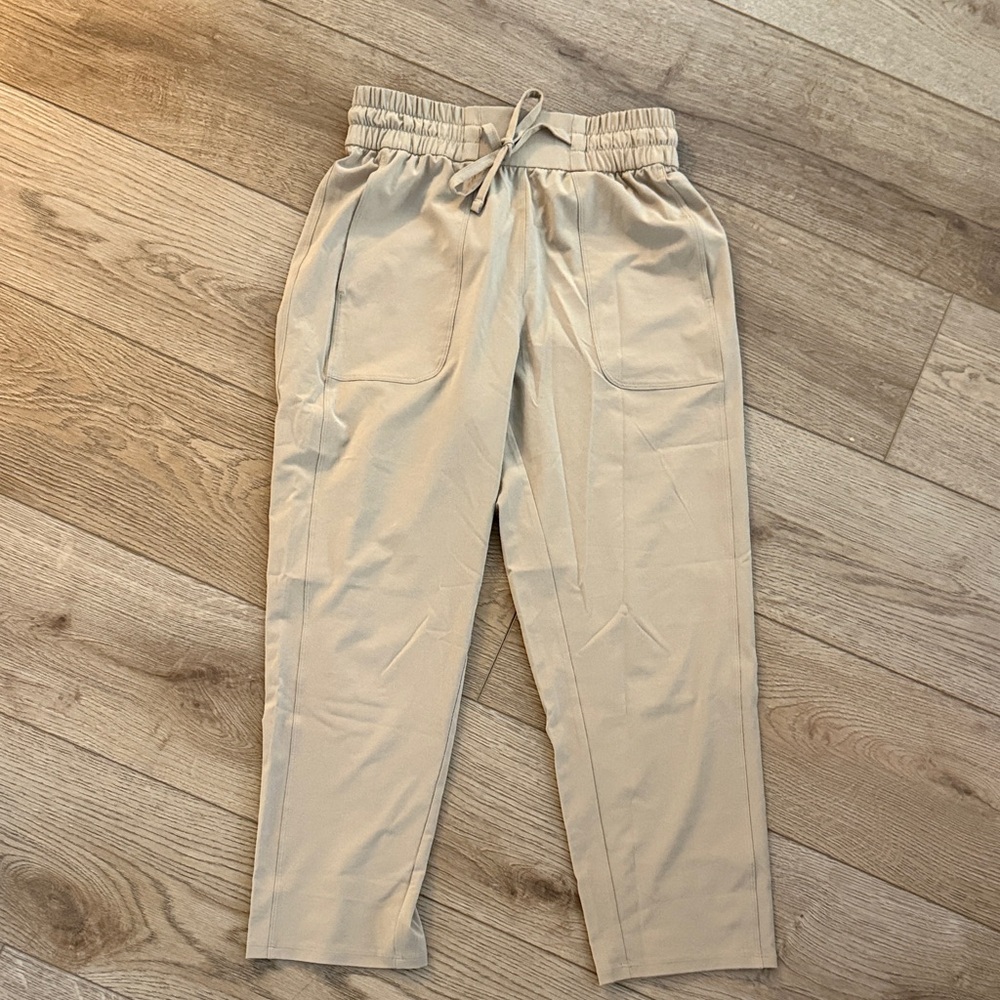 Lululemon lightweight straight leg crop pants
